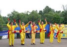 俄罗斯学员庆祝世界法轮大法日,腰鼓表演 2010-05-18  